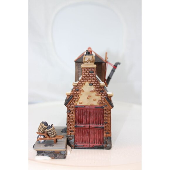 Dept 56 Diskens Village - The Locomotive Shed & Water Tower - Picture 6 of 6